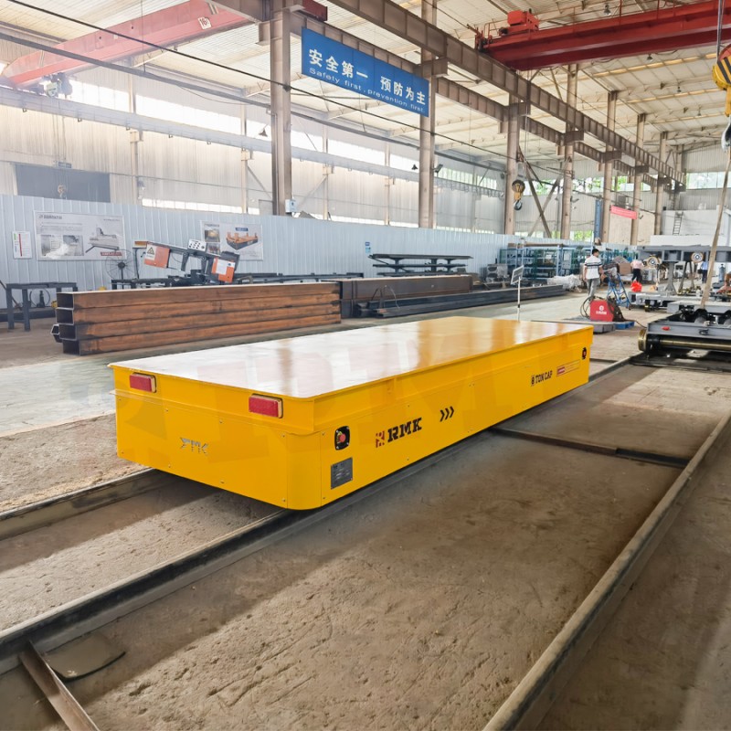 Cărucior de transport al materialului feroviar