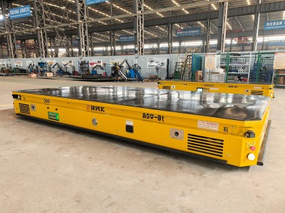 8 tone AGV ghidat cu laser cu palet de ridicare